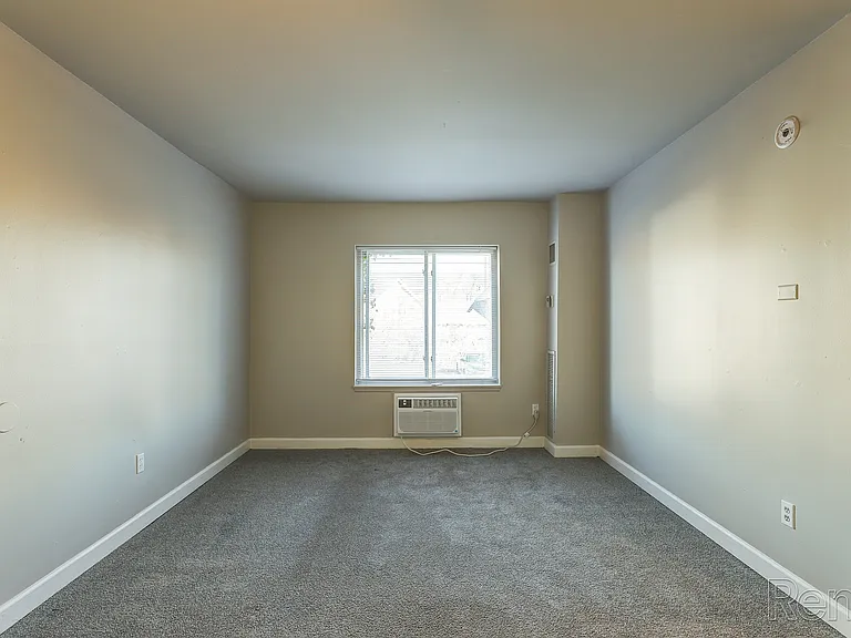 Capital Manor Apartments — Photo 2