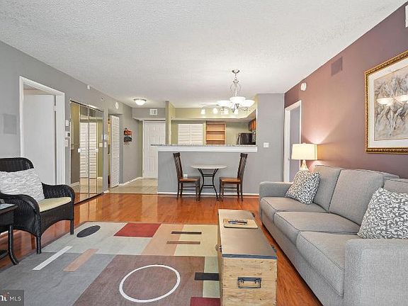 4th image of 1001 N Vermont St APT 507