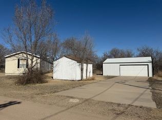 904 Park St, Larned, KS 67550