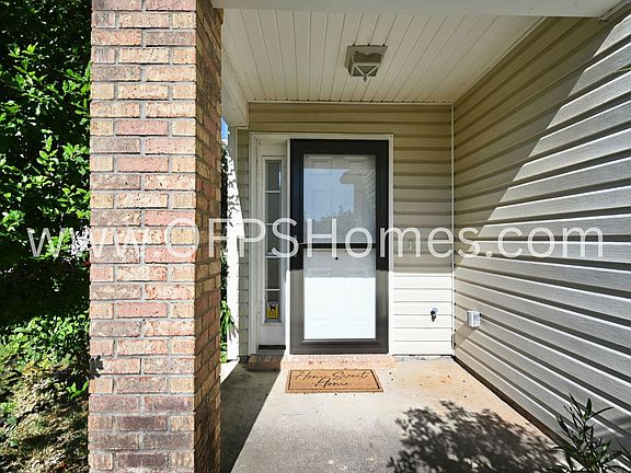 3rd image of 933 Scenic Oak Ln