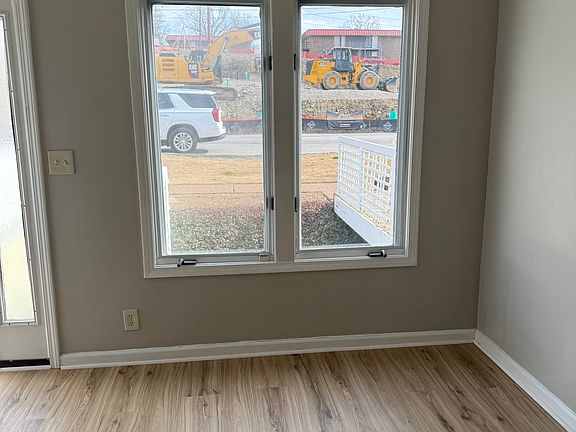 4th image of 3204 W End Cir APT 9