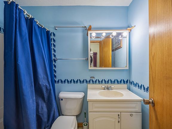 4th image of 401 Hart Ave