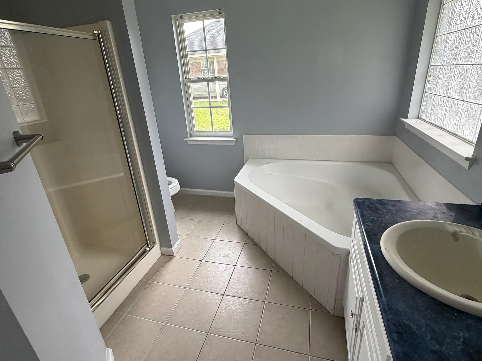 3 bed, 1420 sqft, $1,645 — Photo 4
