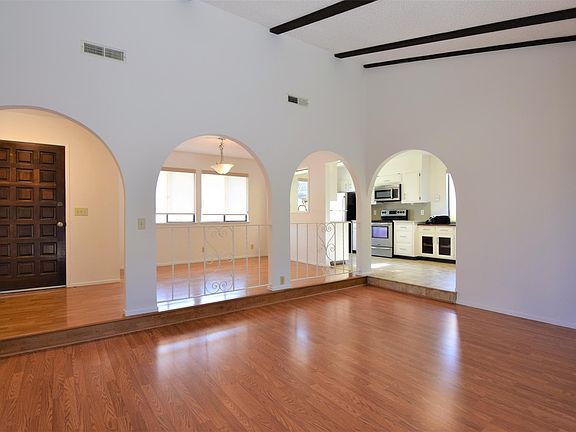 3rd image of 172 La Mancha Dr