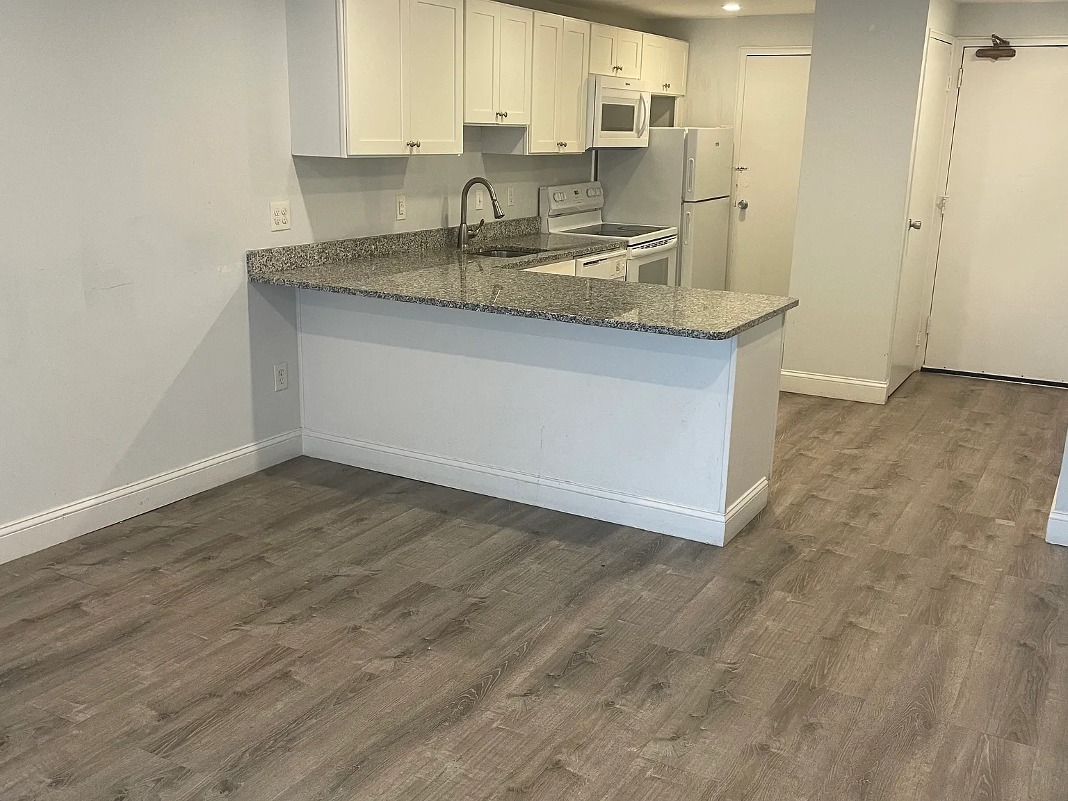 2 bed, 900 sqft, $2,295 — Photo 1