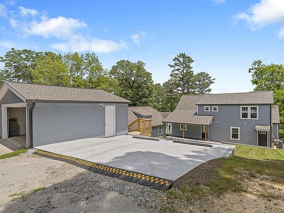 3rd image of 113 Woodlawn Dr