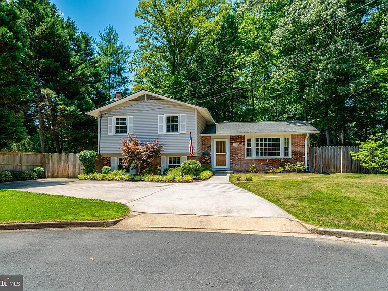 8236 Governors Ct — Photo 4