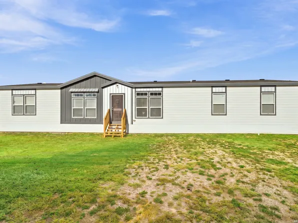 441 County Road 2615, Rio Medina, TX 78066