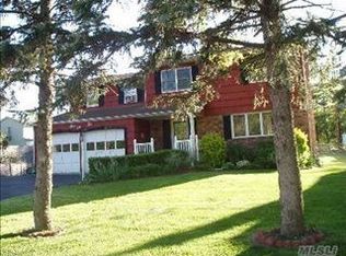 310 Mount Pleasant Rd, Hauppauge, NY 11788