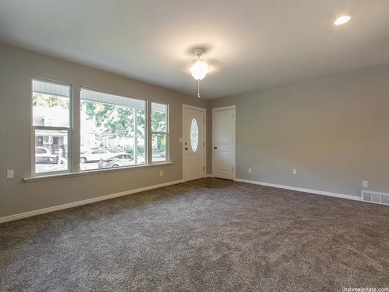 363 E Harrison Ave — Photo 6