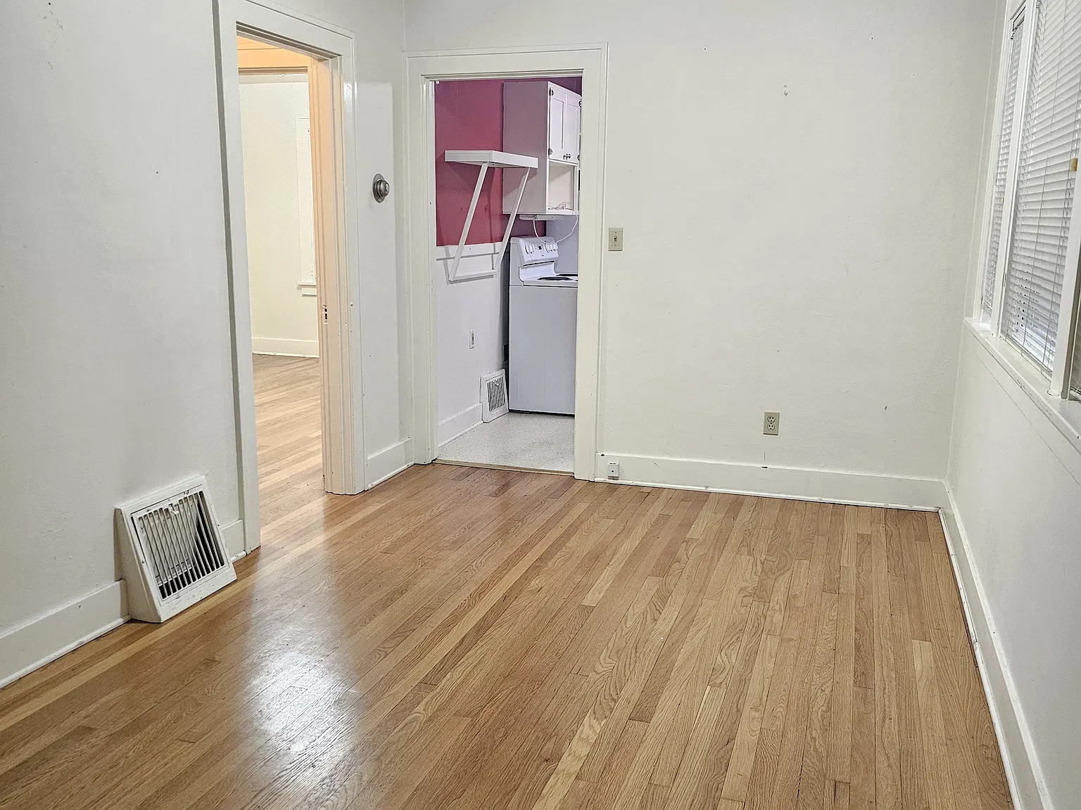 2 bed, 1000 sqft, $1,895 — Photo 4