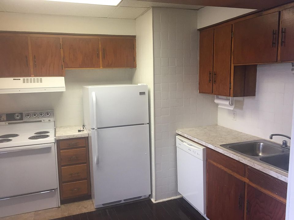 2nd image of 225 S Lorimier St APT 2