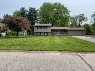 6240 Greenview Dr, Burton, MI 48509