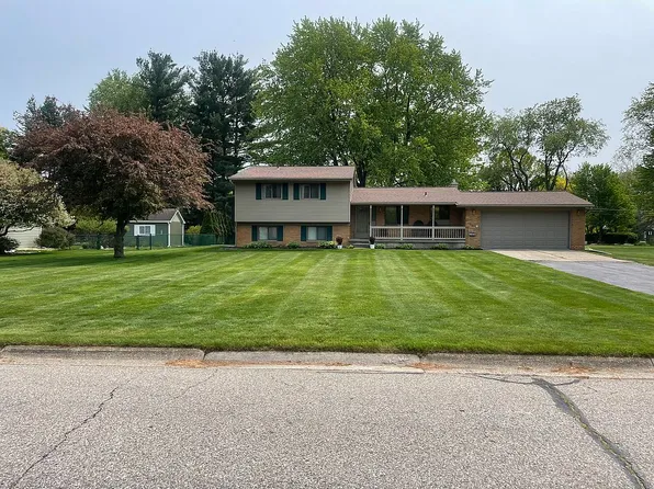 6240 Greenview Dr, Burton, MI 48509