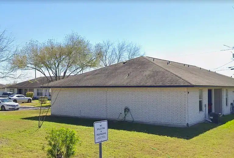 402 Hinojosa Dr — Photo 4