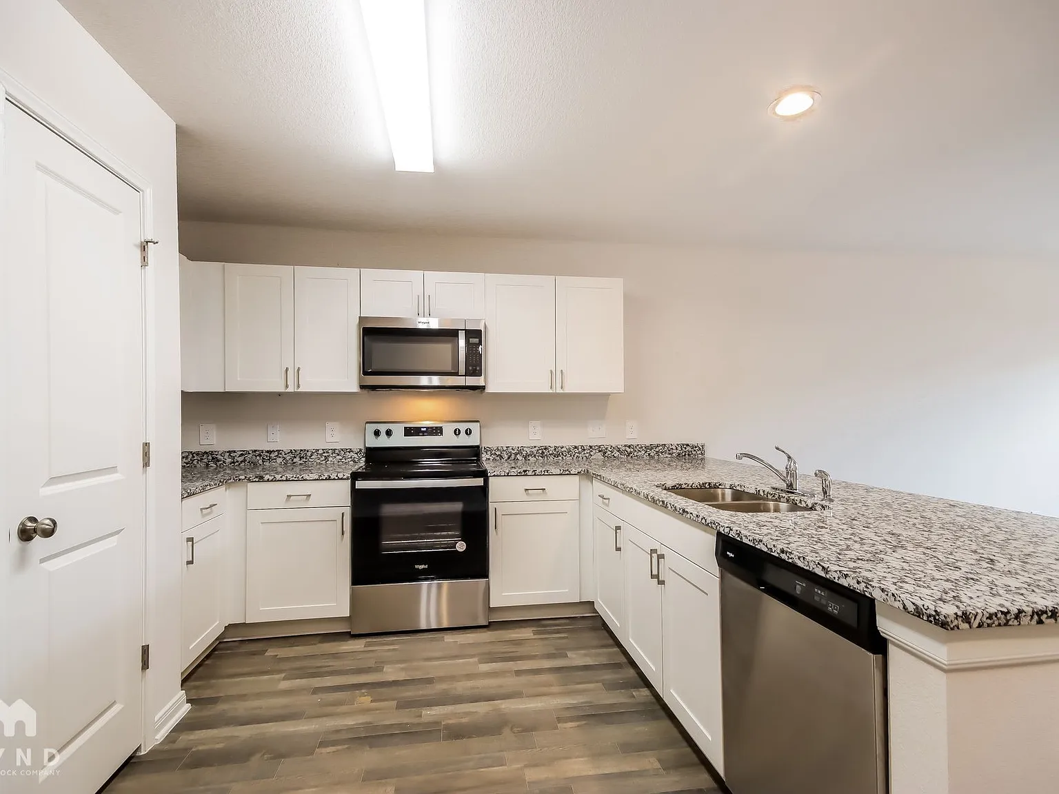 4 bed, 2.0 bath, 1400 sqft, $1,599 — Photo 3
