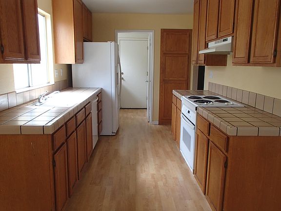 5th image of 638 Barrington Ct