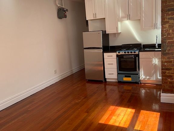 3rd image of 214 E 82nd St #18A