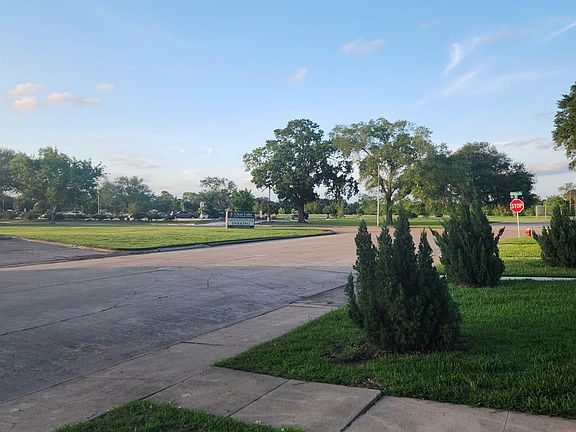 4th image of 1106 Seafoam Rd