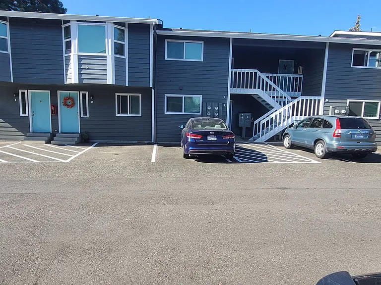 2205 7th Ave S #W — Photo 1