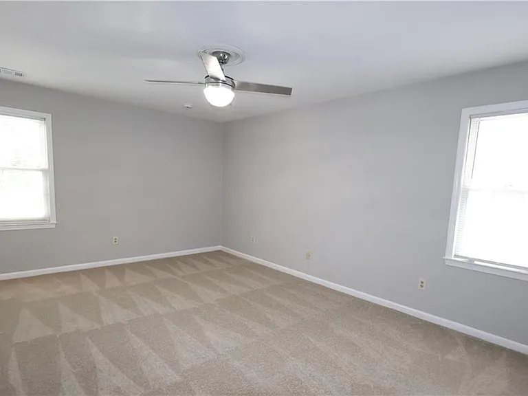 1359 Oakengate Dr — Photo 33