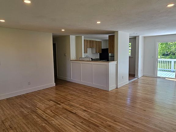 2nd image of 48 Camp St #48