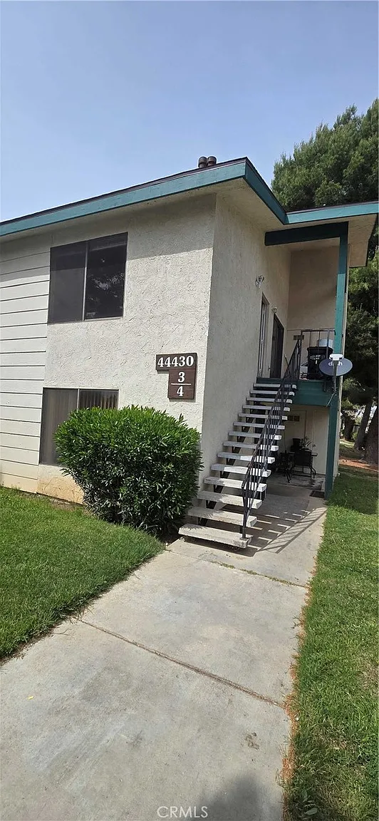 44430 15th St E APT 3 photo 1
