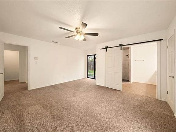 5th image of 3010 NE Lancaster Ln