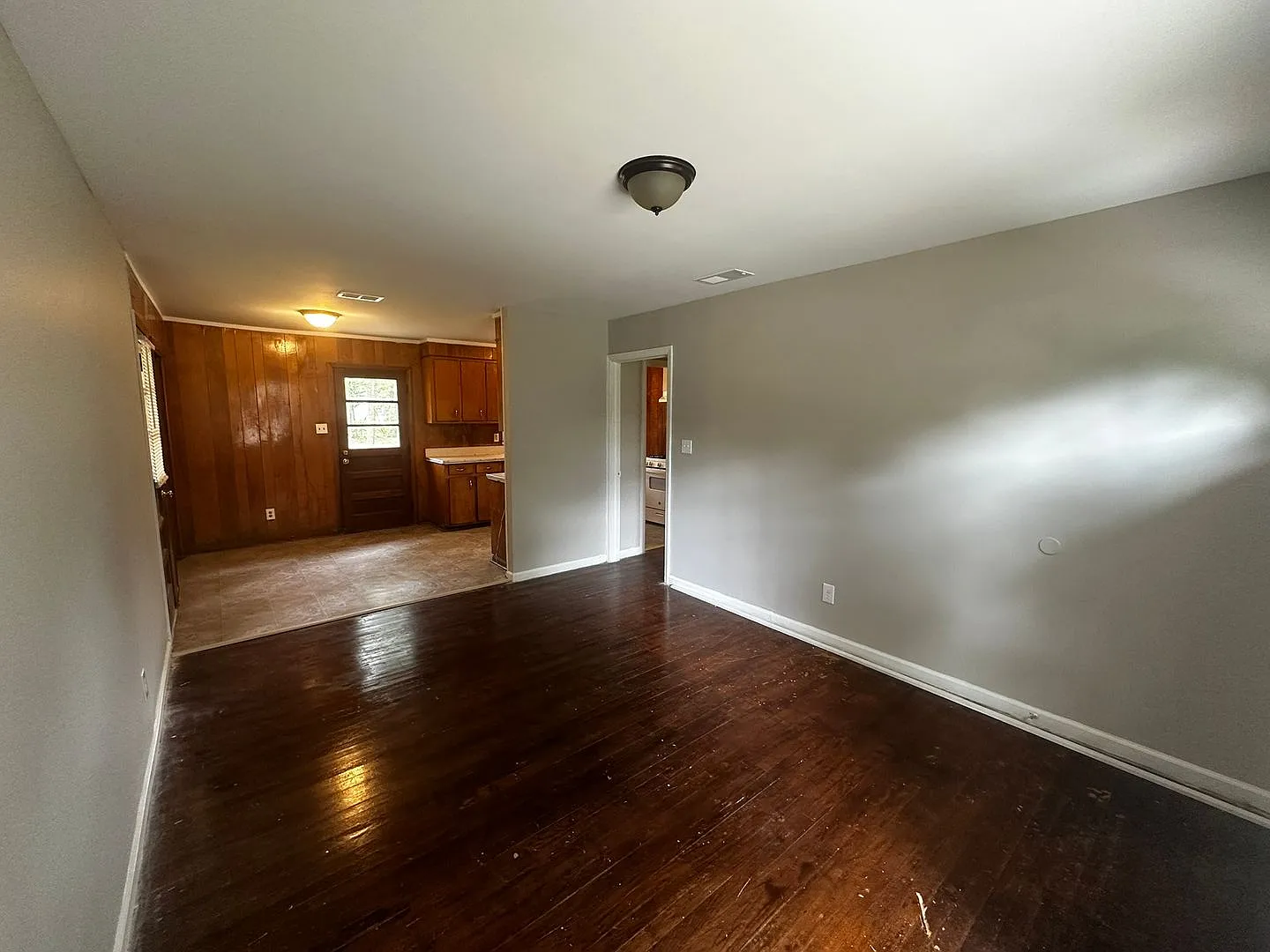 Spacious 3BR/1BA Valdosta Home with Carport Near VSU & Schools! — Photo 2