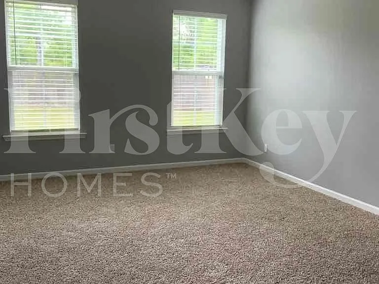 447 Stonefield Cir — Photo 10