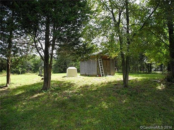 3rd image of 114 Lynnhaven Dr