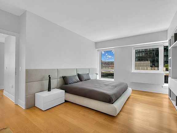 4th image of 440 Kent Ave APT 8B