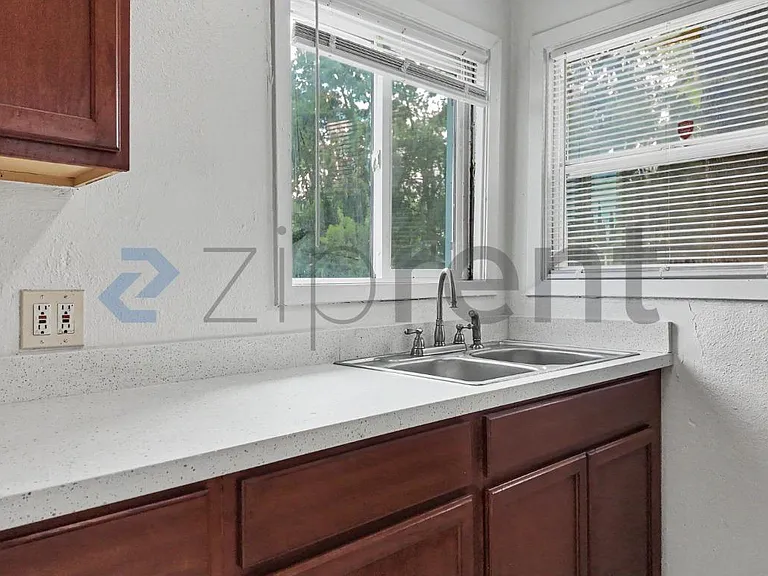 4309 32nd St — Photo 17