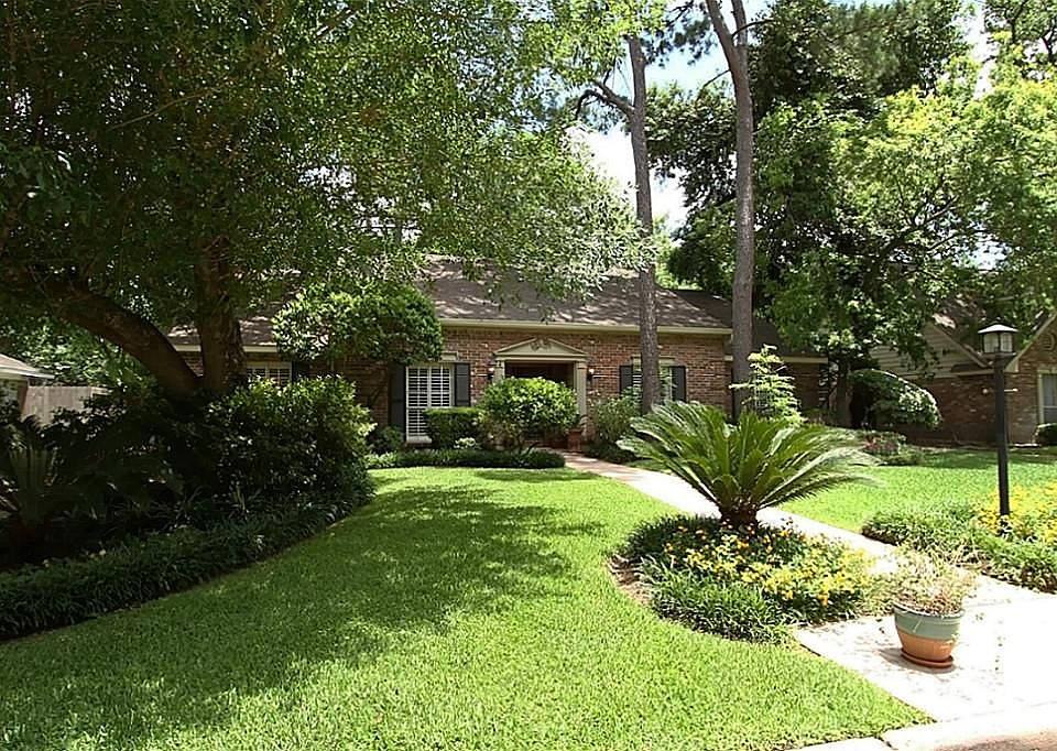 Beautifully updated ONE STORY home in the ENERGY CORRIDOR!