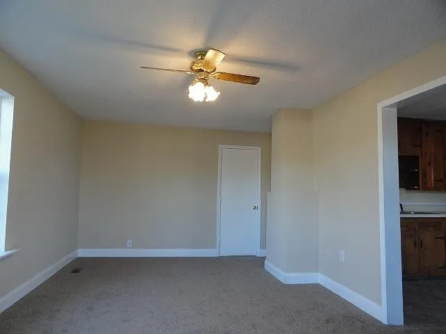3 bed, 1.0 bath, 945 sqft, $1,175 — Photo 4
