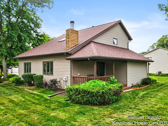 3rd image of 4551 Springmont Dr SE