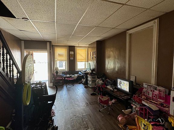 5th image of 2044 E Monmouth St