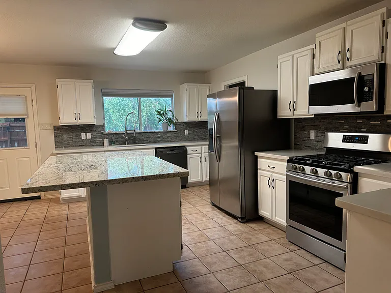 5229 Brewster Dr — Photo 5