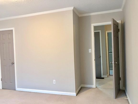 4th image of 1848 Lyle Cir