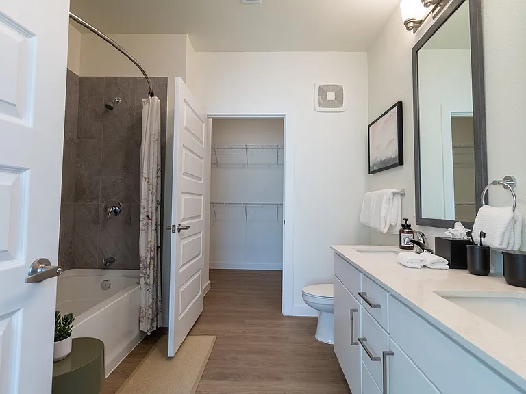Potranco Commons — Photo 14