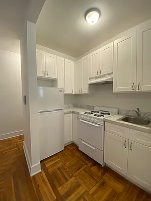 Rented by Douglas Elliman | media 19