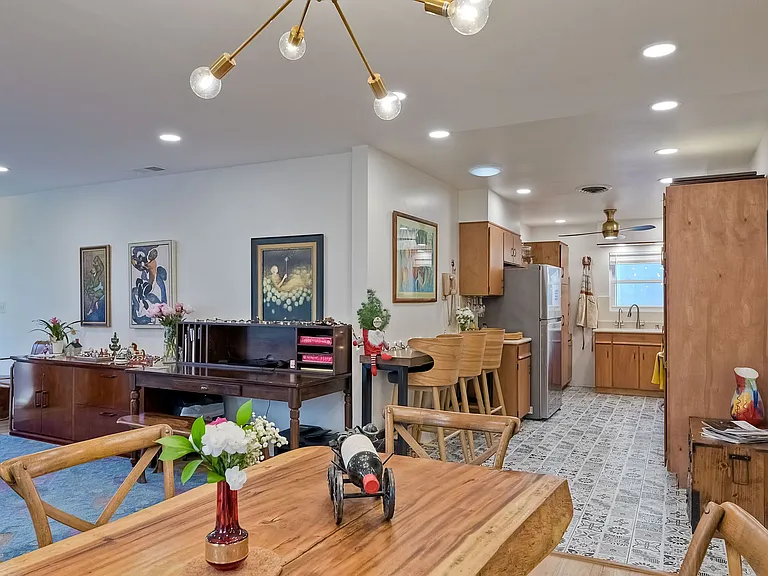 3470 Trumbull St — Photo 10