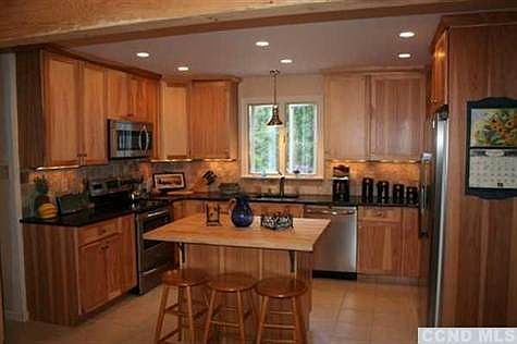2nd image of 33 Hunter Dr S