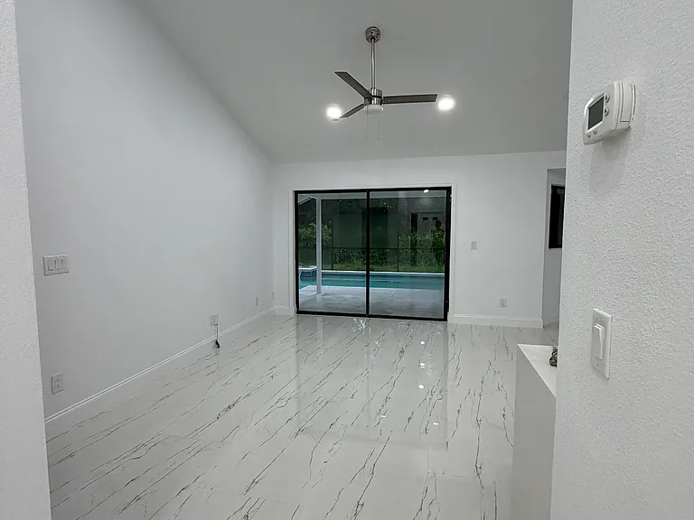 1020 Willa Lake Cir — Photo 3