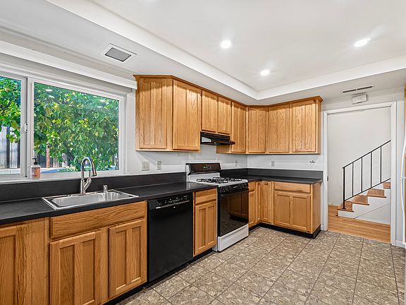 4th image of 10296A Alpine Dr