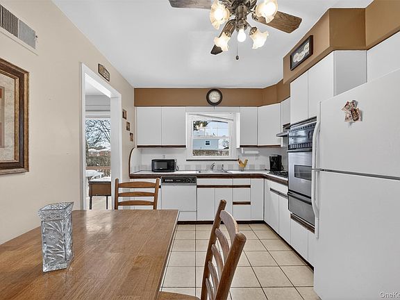 3rd image of 40 AKA 38 Grange Avenue