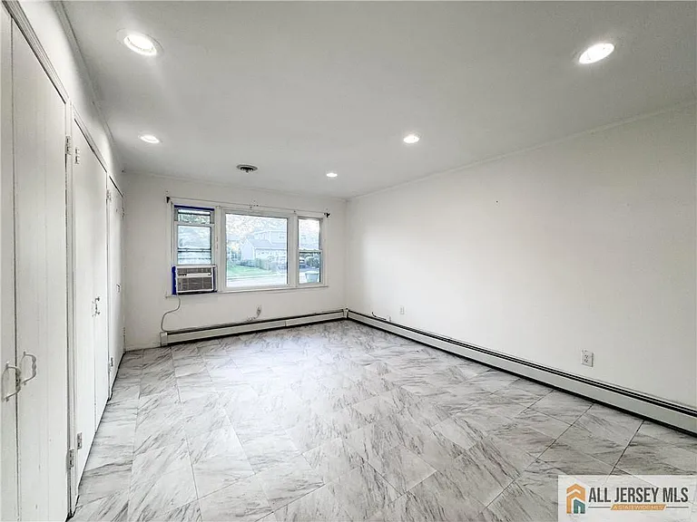 742 Grove Ave — Photo 20