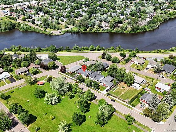3rd image of 127 Coronation Dr