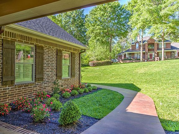 4th image of 2420 Glen Hollow Dr