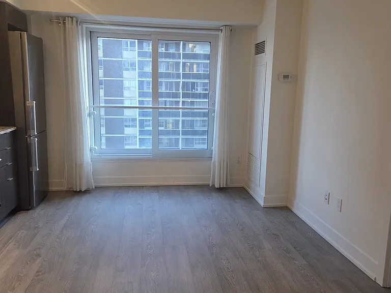 9 Mabelle Ave #2226 — Photo 5